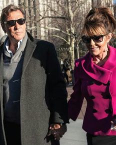Sarah Palin and Ron Duguay are dating, walk holding hands in NYC!