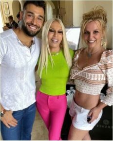 Britney Spears busy planning her wedding dress with Italian Versace designer Donatella Versace